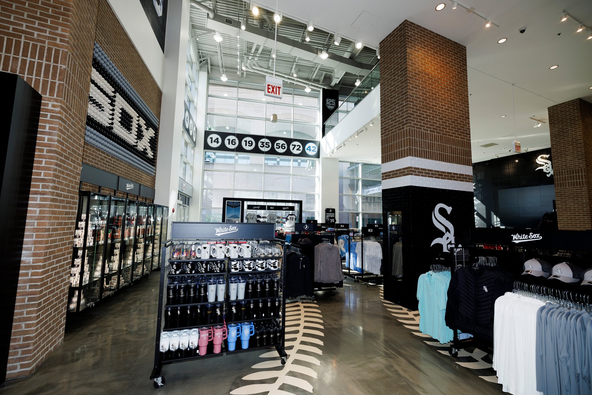 031725_DG_TeamStore 083