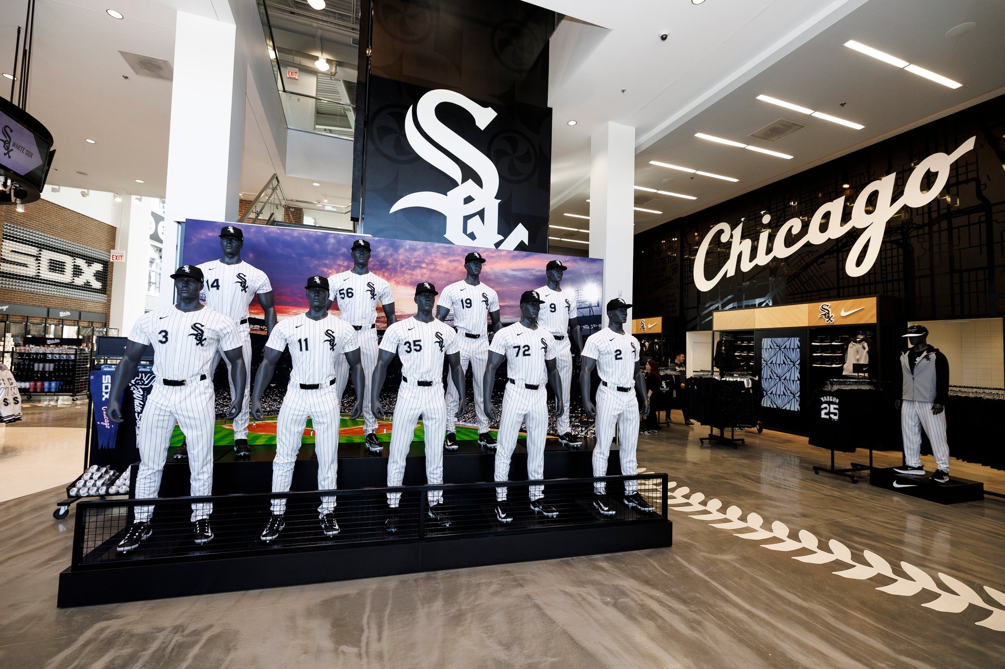 031725_DG_TeamStore 176