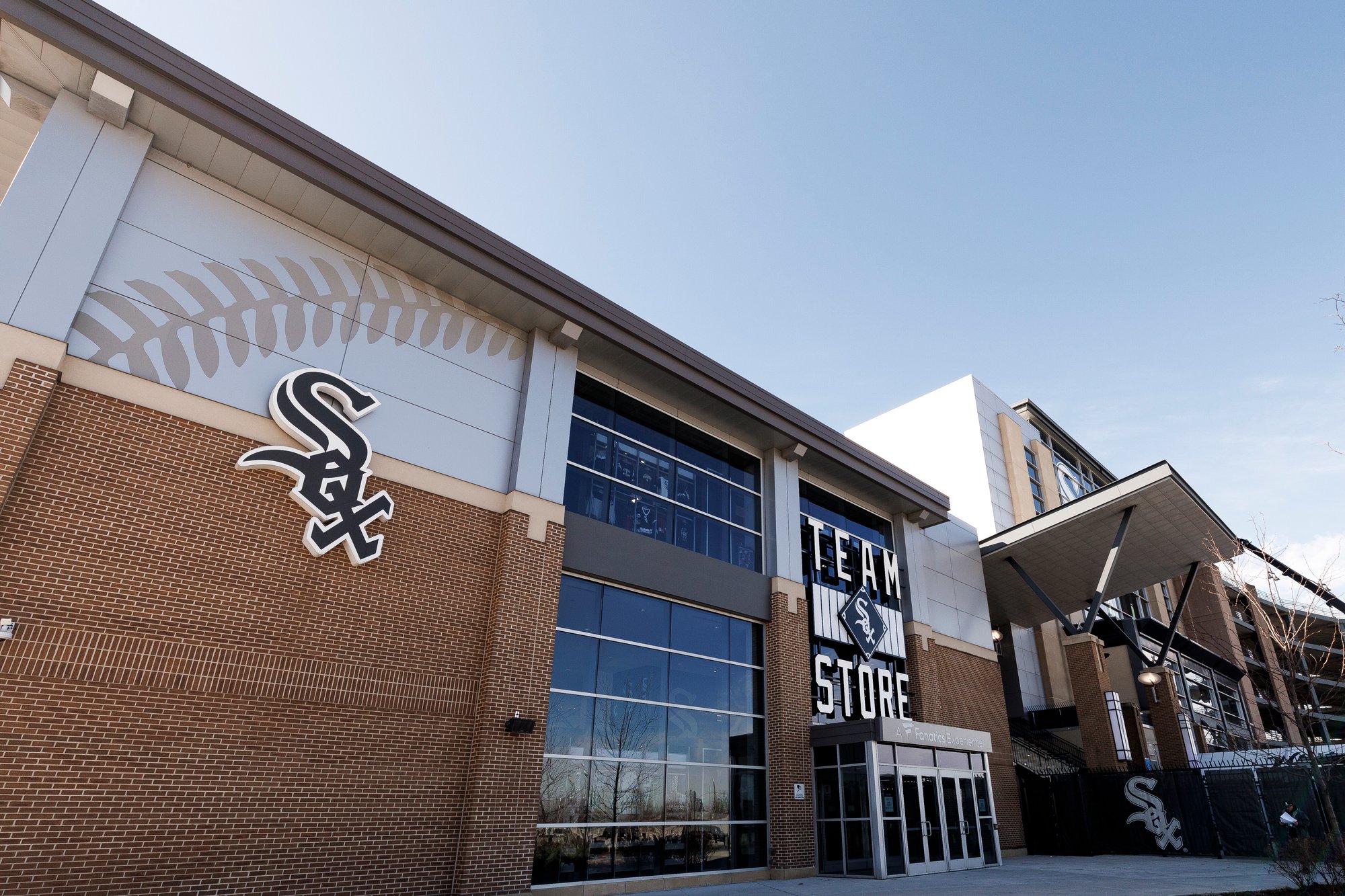 031725_DG_TeamStore 243_1