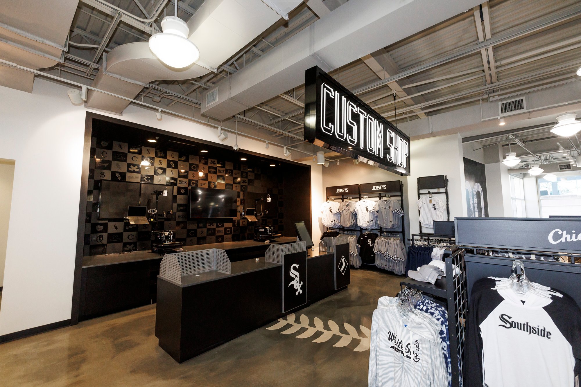 031725_DG_TeamStore 608