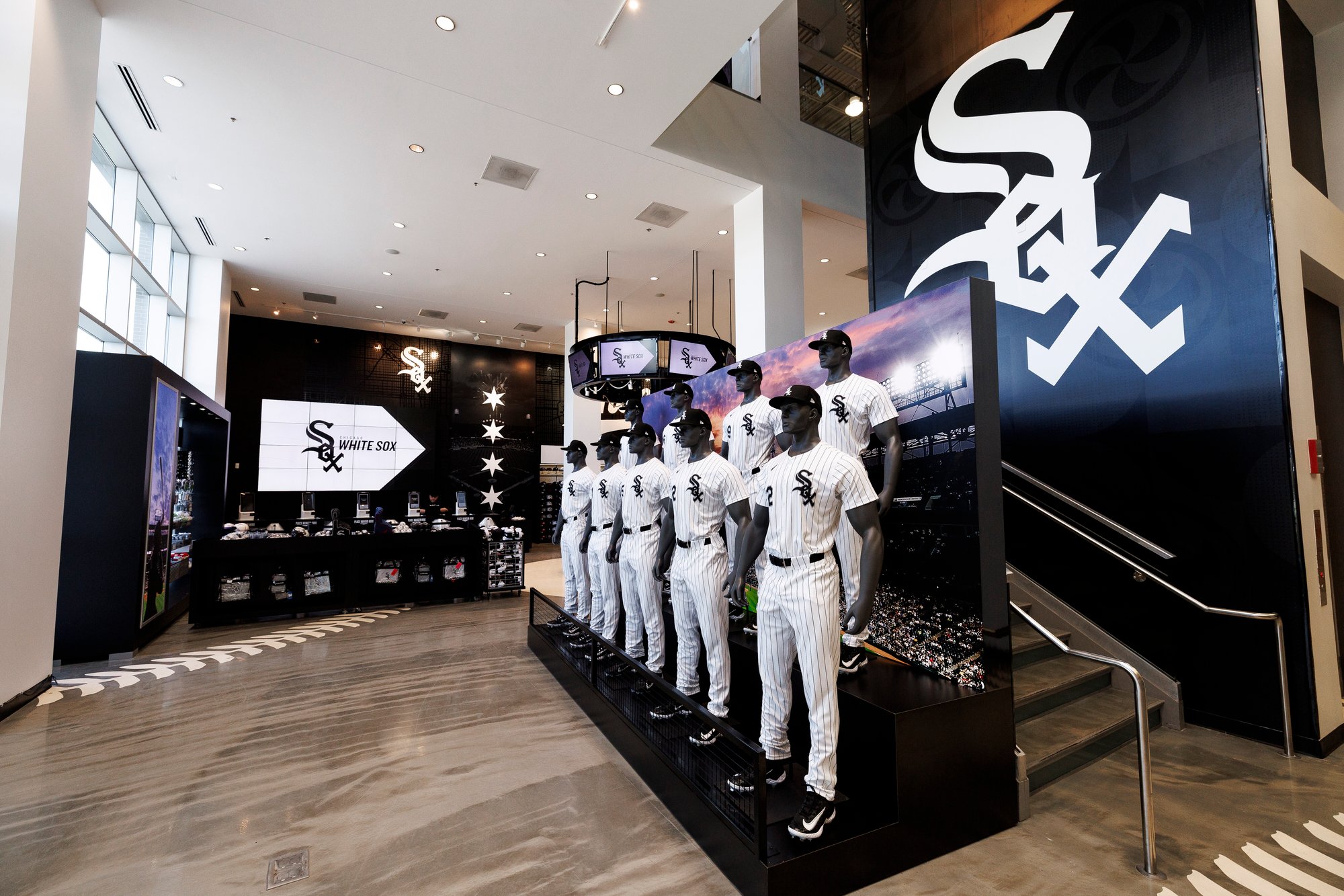 031725_DG_TeamStore 635