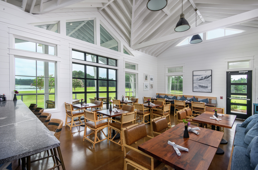 Riverton Pointe Grill dining room