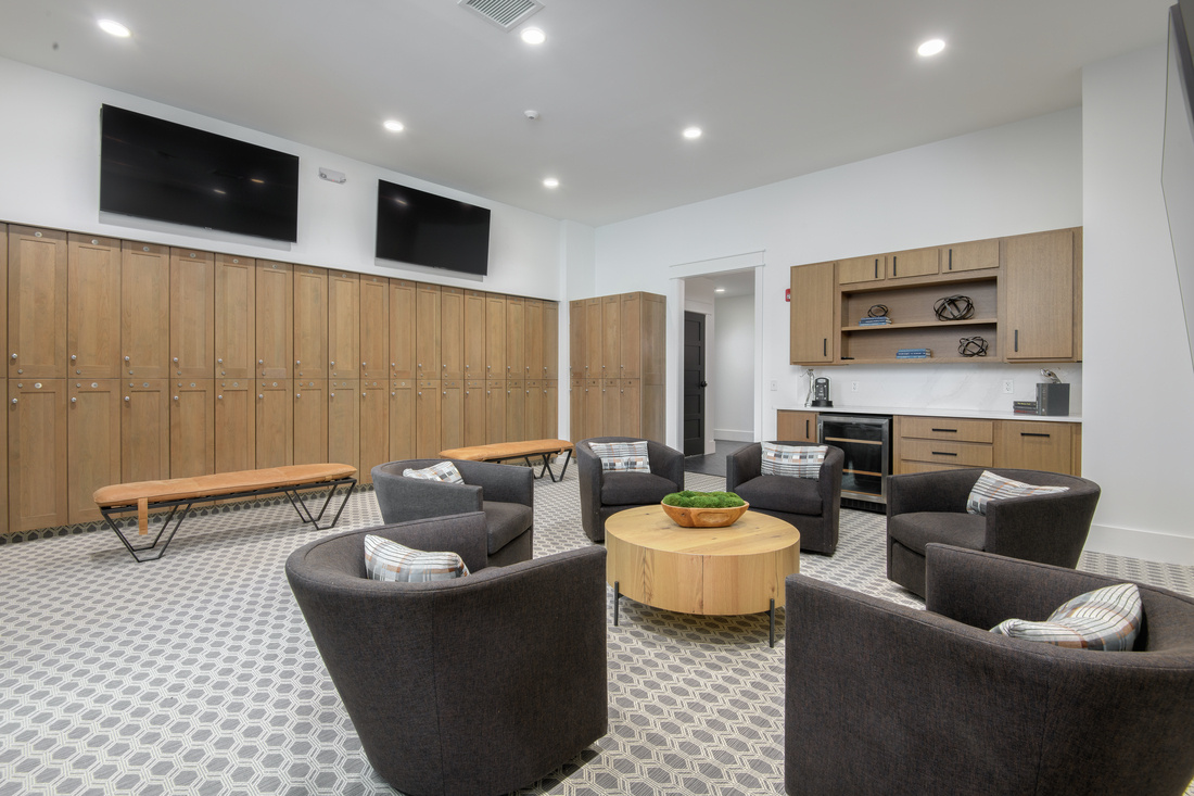 Riverton Pointe Mens Locker Room